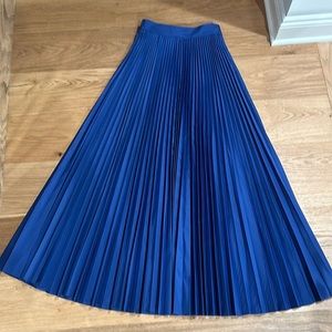 Maxmara NWT pleated royal blue long skirt size 4
